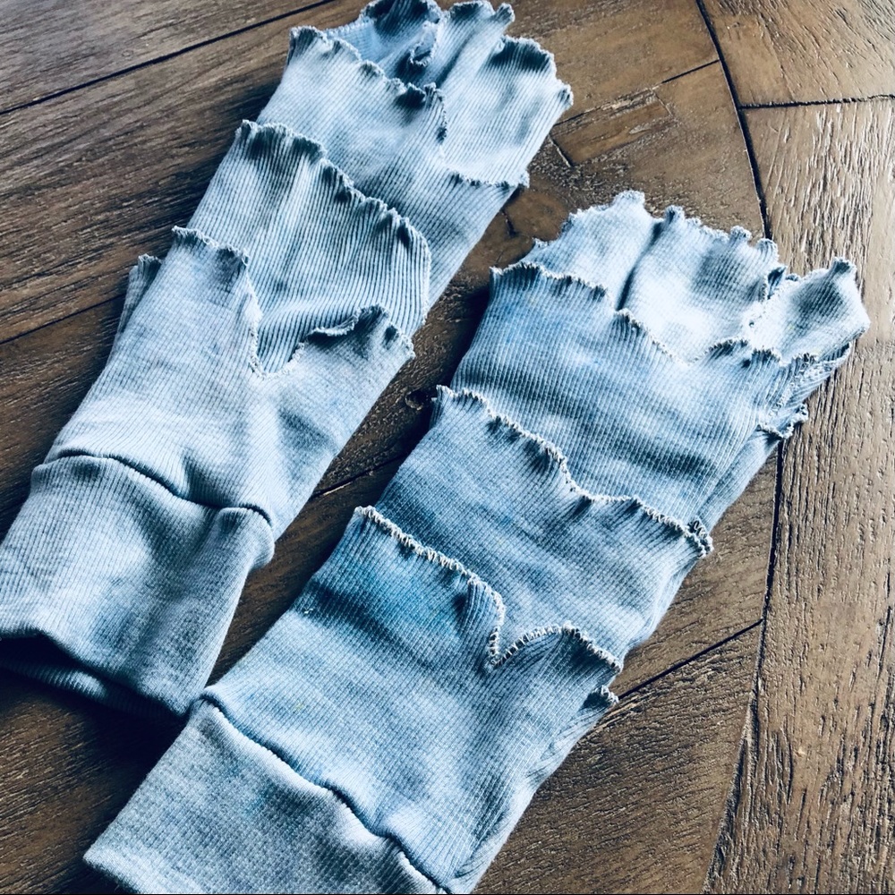 Handmade glovelets arm warmers with ruffles - Picture 4 of 16